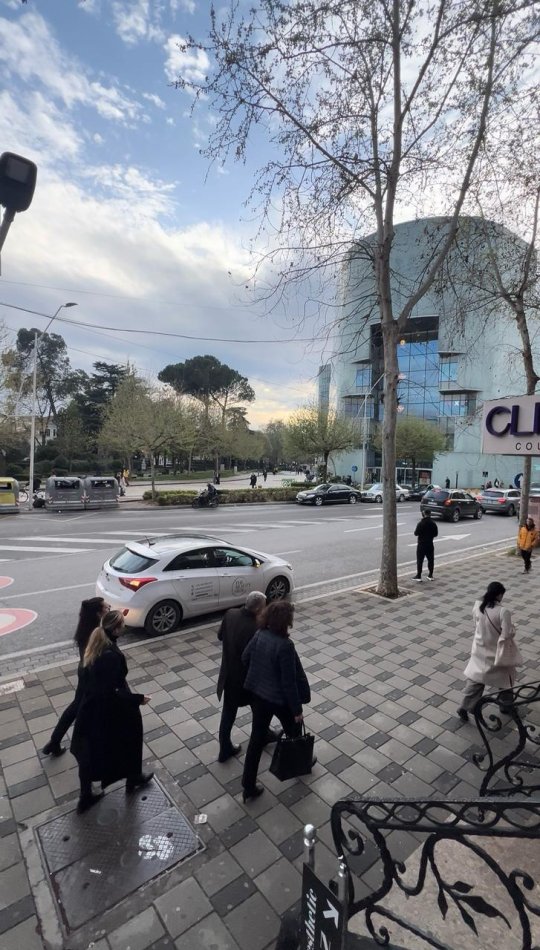 Tirane, jepet me qera ambjent biznesi Kati 1, 59 m² 1.000 € (GEORGE W.BUSH)   UNA51286