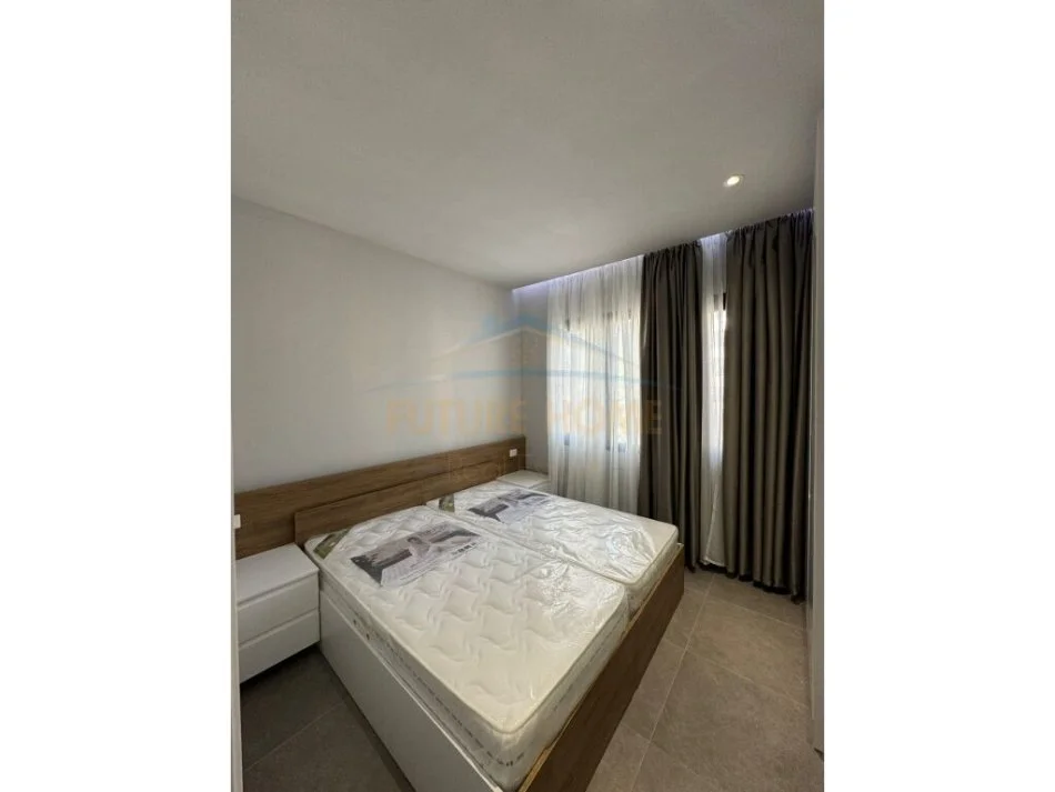 Tirane, jepet me qera apartament 1+1+Aneks Kati 4, 60 m² 700 € (Shallvaret)