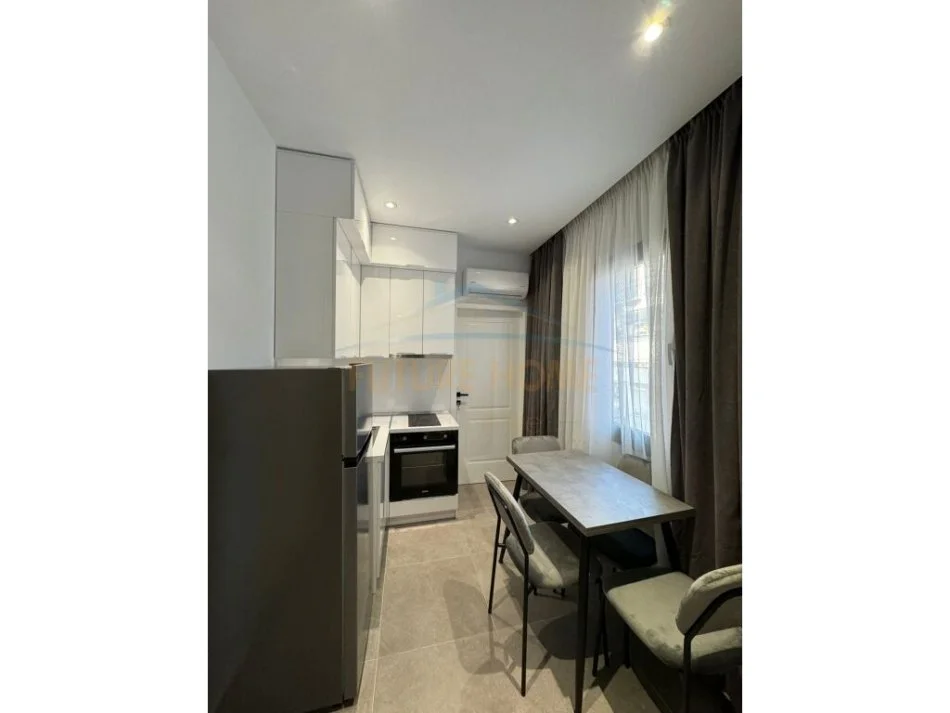 Tirane, jepet me qera apartament 1+1+Aneks Kati 4, 60 m² 700 € (Shallvaret)