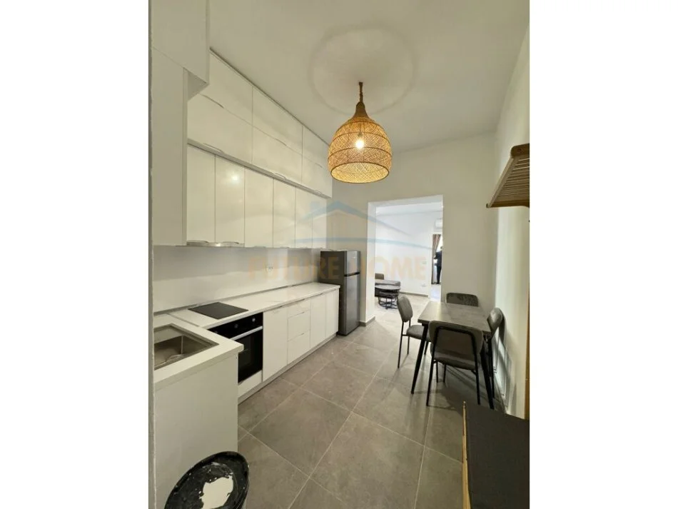 Tirane, jepet me qera apartament 1+1+Aneks Kati 4, 60 m² 700 € (Shallvaret)