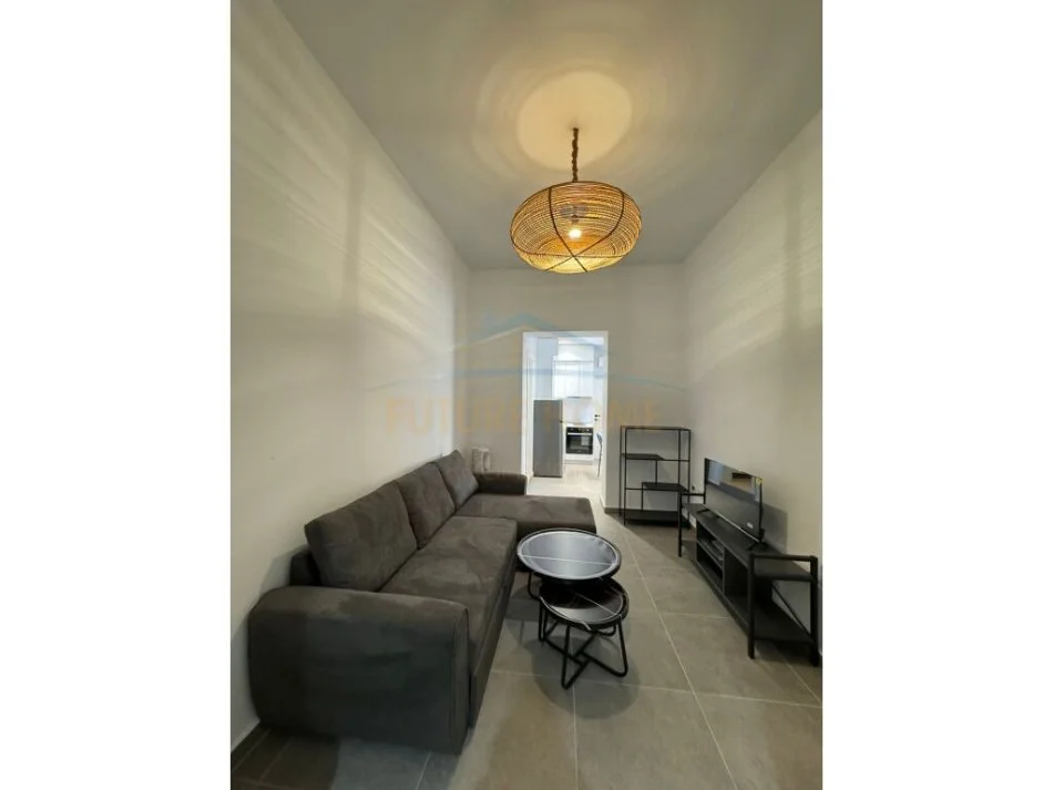 Tirane, jepet me qera apartament 1+1+Aneks Kati 4, 60 m² 700 € (Shallvaret)