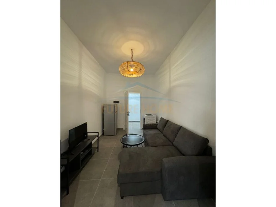 Tirane, jepet me qera apartament 1+1+Aneks Kati 4, 60 m² 700 € (Shallvaret)