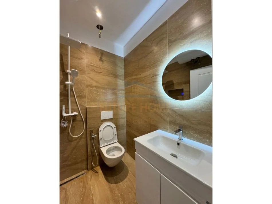 Tirane, jepet me qera apartament 1+1+Aneks Kati 4, 60 m² 700 € (Shallvaret)