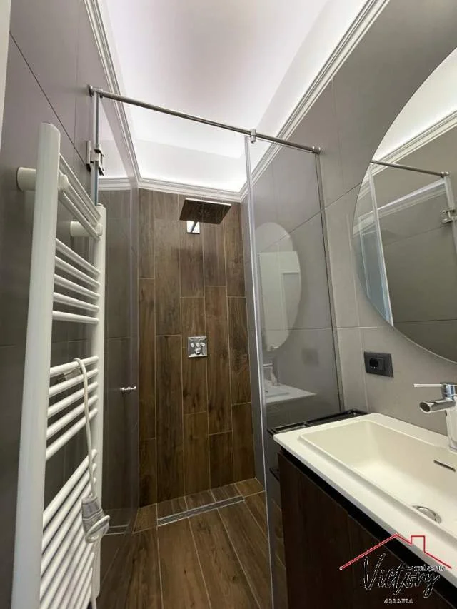 Tirane, jepet me qera apartament 4+1+BLK Kati 6, 144 m² 3.000 Euro (park gate)