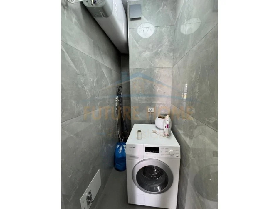 Tirane, jepet me qera apartament 1+1+Ballkon Kati 6, 70 m² 1.250 € (Bulevardi i Ri)