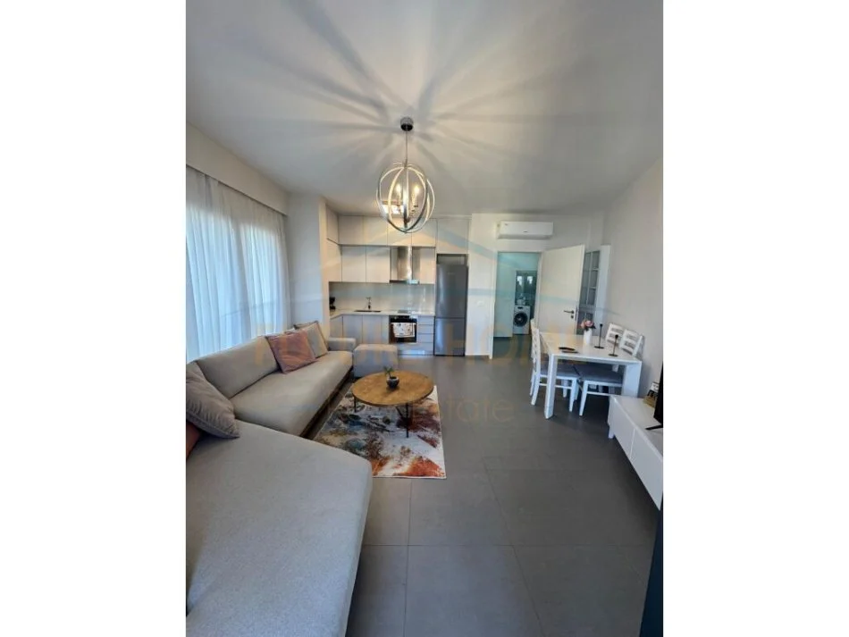 Tirane, jepet me qera apartament 1+1+Ballkon Kati 6, 70 m² 1.250 € (Bulevardi i Ri)