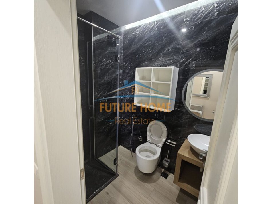 Tirane, jepet me qera apartament 4+1 Kati 4, 170 m² 1.300 € (MYSLYM SHYRI)