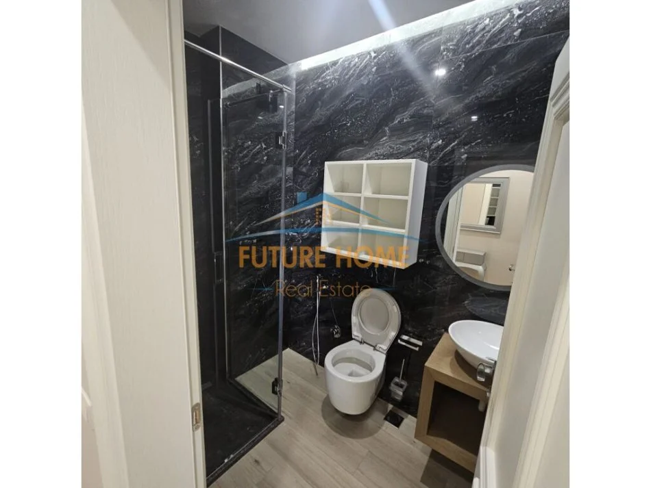 Tirane, jepet me qera apartament 4+1 Kati 4, 170 m² 1.300 € (MYSLYM SHYRI)