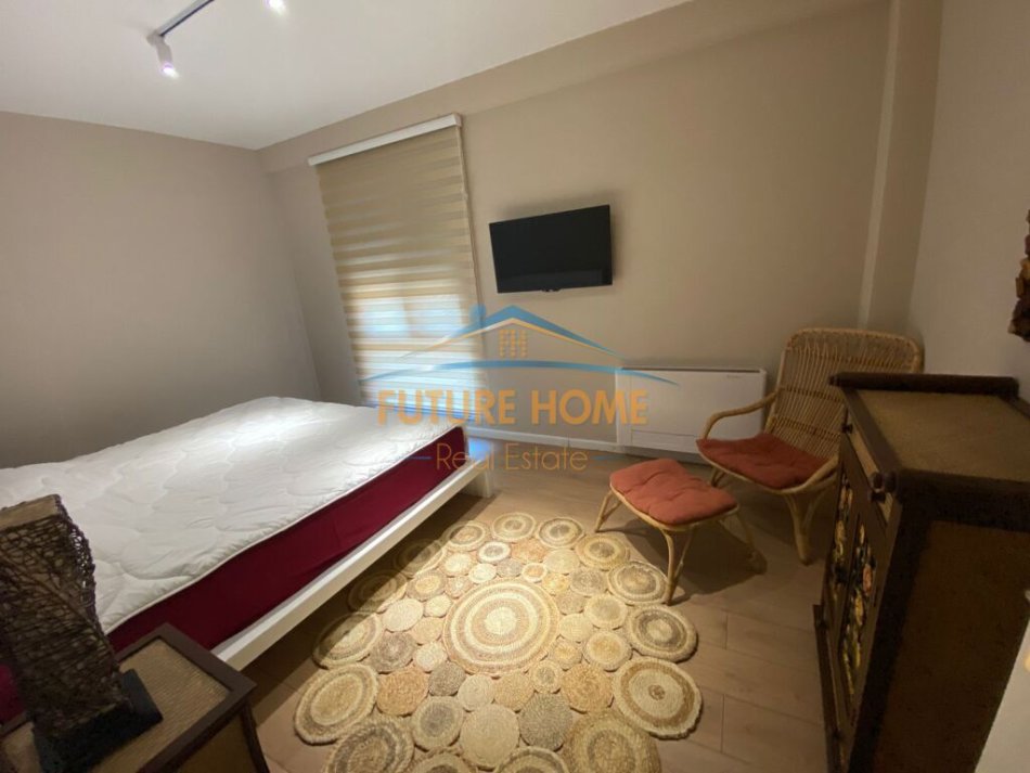 Tirane, jepet me qera apartament 4+1 Kati 4, 170 m² 1.300 € (MYSLYM SHYRI)