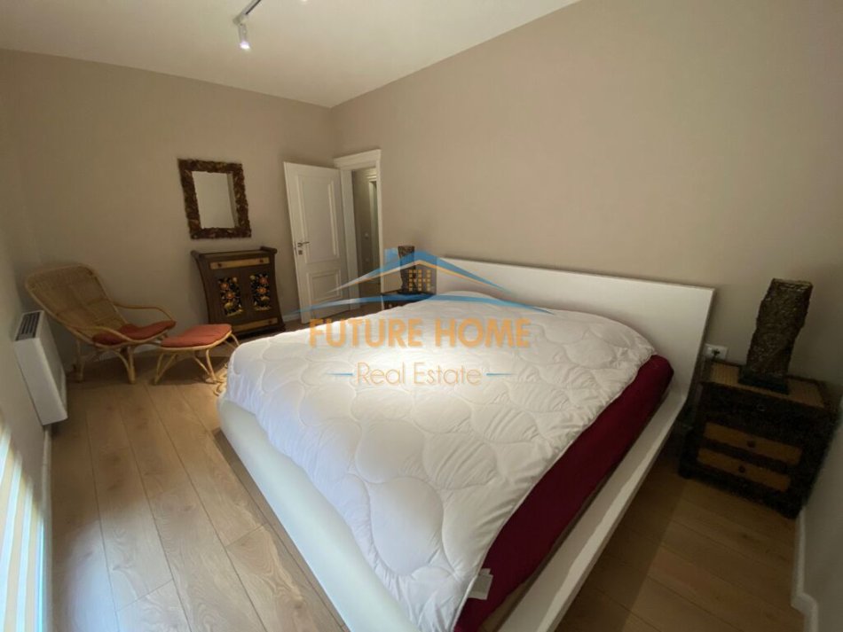 Tirane, jepet me qera apartament 4+1 Kati 4, 170 m² 1.300 € (MYSLYM SHYRI)