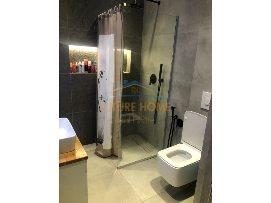 Tirane, jepet me qera apartament 2+1 Kati 4, 86 m² 650 € (KOMUNA PARISIT)