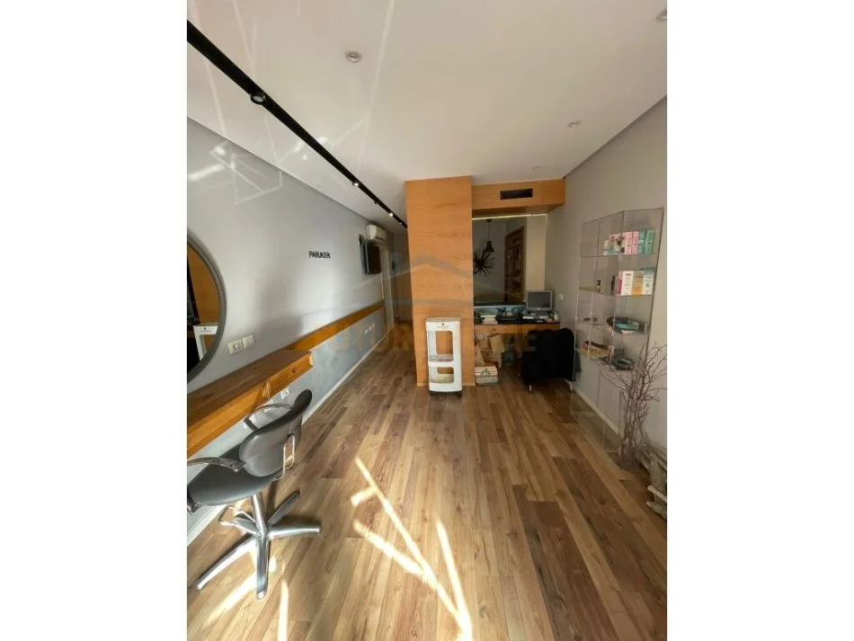 Tirane, jepet me qera apartament 3+1+Ballkon Kati 2, 83 m² 1.300 € (Don Bosco)