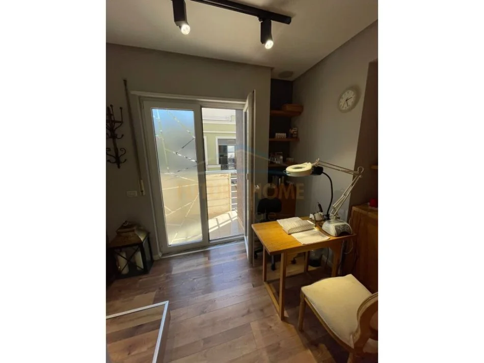 Tirane, jepet me qera ambjent biznesi Kati 1, 82 m² 1.300 € (Don Bosko)