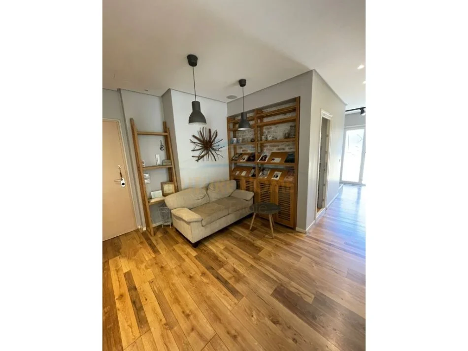 Tirane, jepet me qera apartament 3+1+Ballkon Kati 2, 83 m² 1.300 € (Don Bosco)