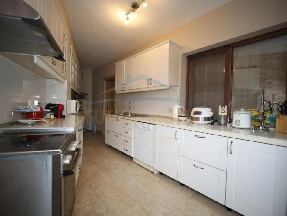 Tirane, jap me qera apartament 2+1 Kati 2, 82 m² 750 € (Pazari i Ri)