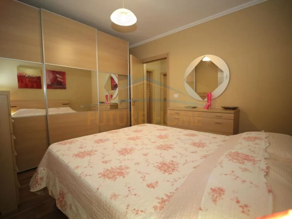 Tirane, jepet me qera apartament 2+1+Ballkon , 78 m² 750 € (Pazari I Ri)