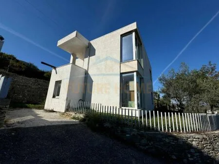 Tirane, shitet Vile 3+1 Kati 1, 160 m² 350.000 € (BERZHITE)