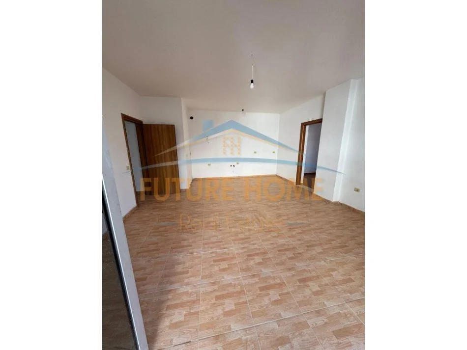 Tirane, shitet apartament 3+1+Ballkon Kati 1, 132 m² 193.000 € (Kodra e Diellit)