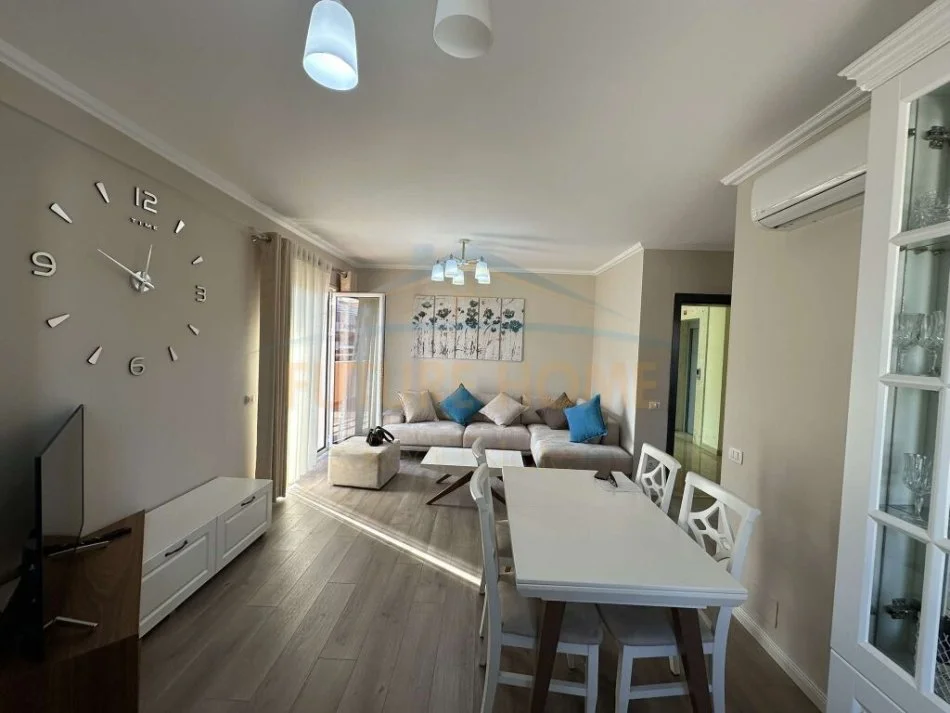 Tirane, jap me qera apartament 1+1 Kati 6, 62 m² 500 € (Unaza e Re)