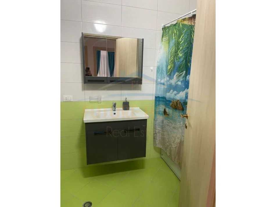 Durres, jepet me qera apartament 3+1+Aneks+Ballkon Kati 3, 140 m² 1.000 € (VOLLGA DURRES)