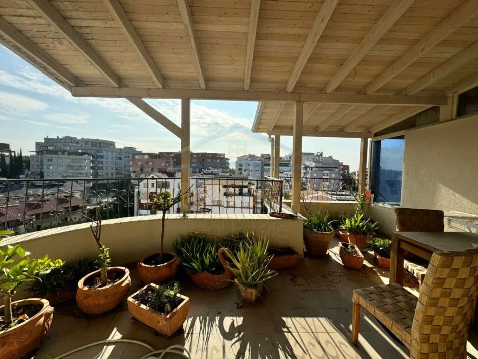 Tirane, shitet apartament 2+1+Ballkon Kati 7, 97 m² 130.000 € (Fresk)