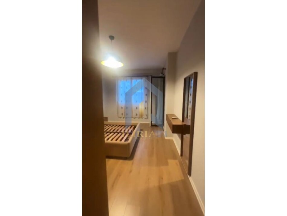 Tirane, jap me qera apartament 1+1+Ballkon Kati 5, 65 m² 400 € (Yzberisht)