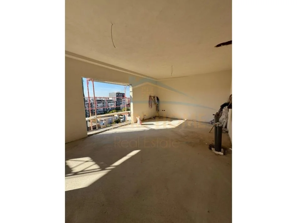 Tirane, shitet apartament 1+1+Ballkon Kati 7, 67 m² 142.380 € (Shkolla e Kuqe)