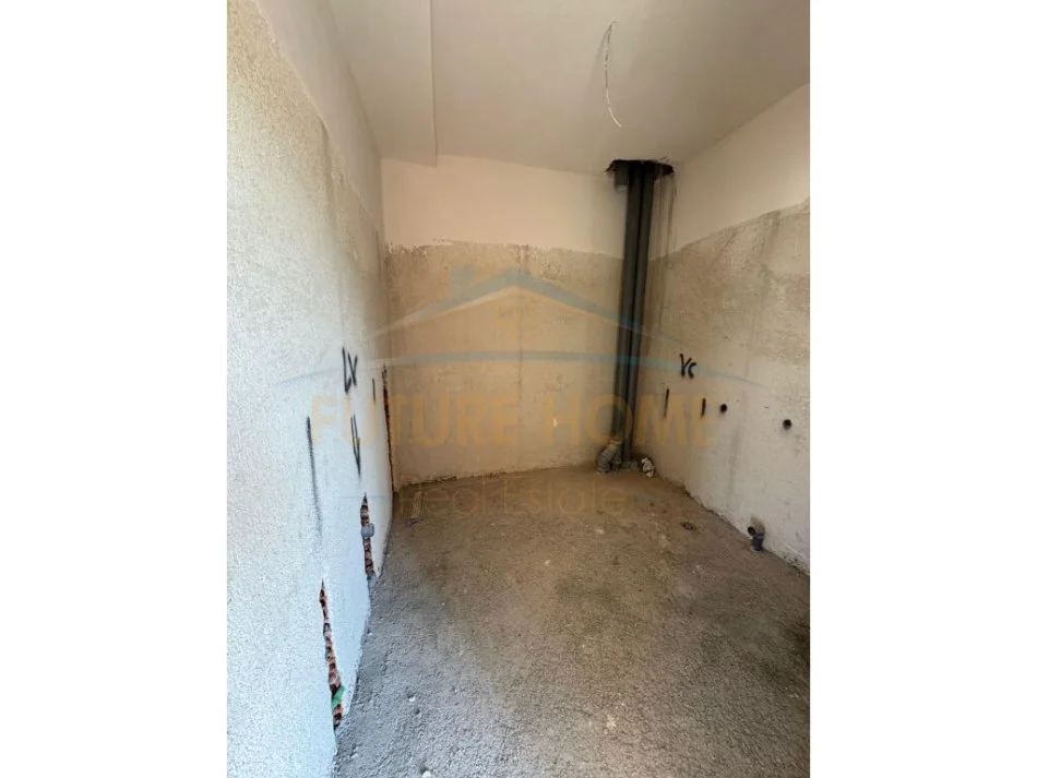 Tirane, shitet apartament 1+1+Ballkon Kati 7, 67 m² 142.380 € (Shkolla e Kuqe)