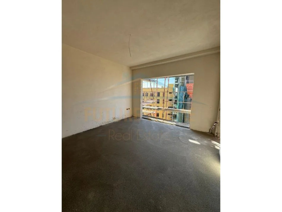 Tirane, shitet apartament 1+1+Ballkon Kati 7, 67 m² 142.380 € (Shkolla e Kuqe)