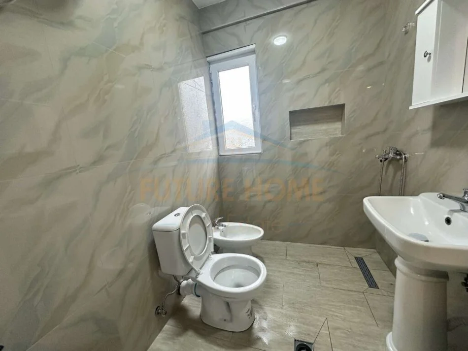 Tirane, jepet me qera apartament 1+1 Kati 3, 49 m² 420 € (SELITE)
