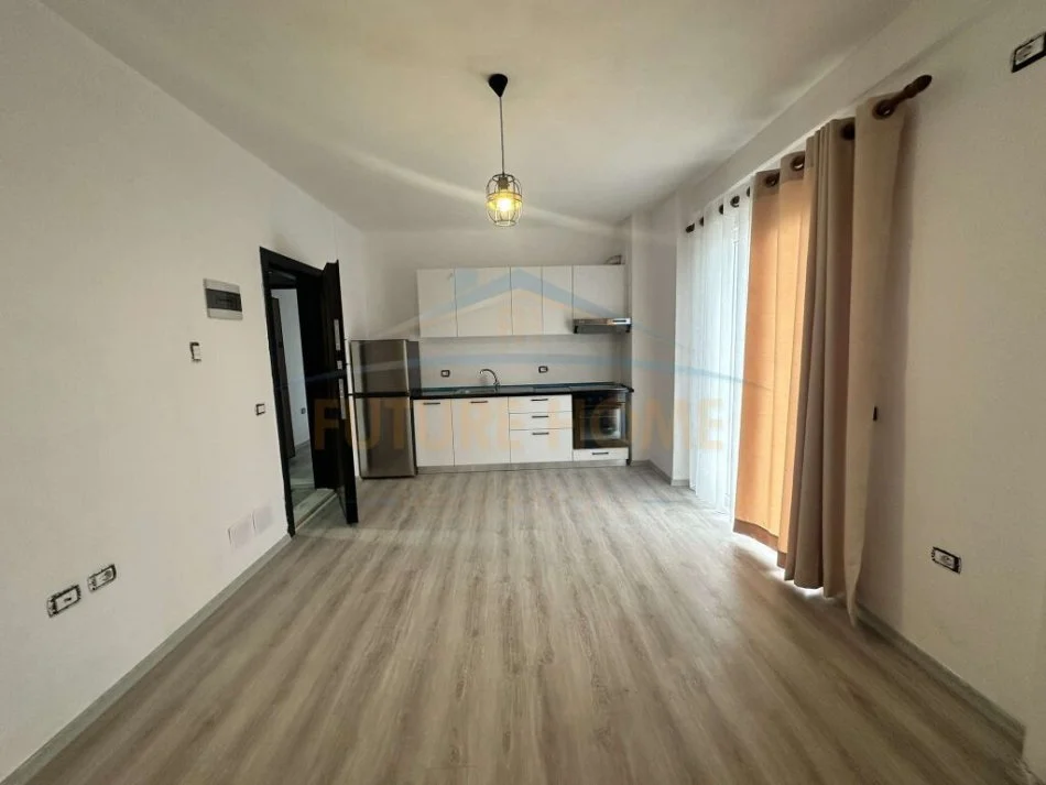 Tirane, jepet me qera apartament 1+1 Kati 3, 49 m² 420 € (SELITE)
