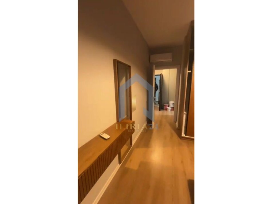 Tirane, jap me qera apartament 1+1+Ballkon Kati 5, 65 m² 400 € (Yzberisht)