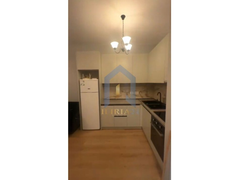 Tirane, jap me qera apartament 1+1+Ballkon Kati 5, 65 m² 400 € (Yzberisht)