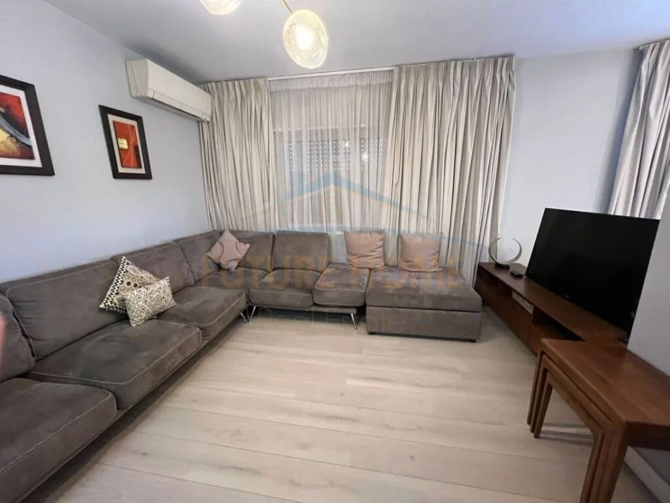 Tirane, jepet me qera apartament 2+1 Kati 3, 105 m² 650 € (Ish-Parku i Autobuzave)