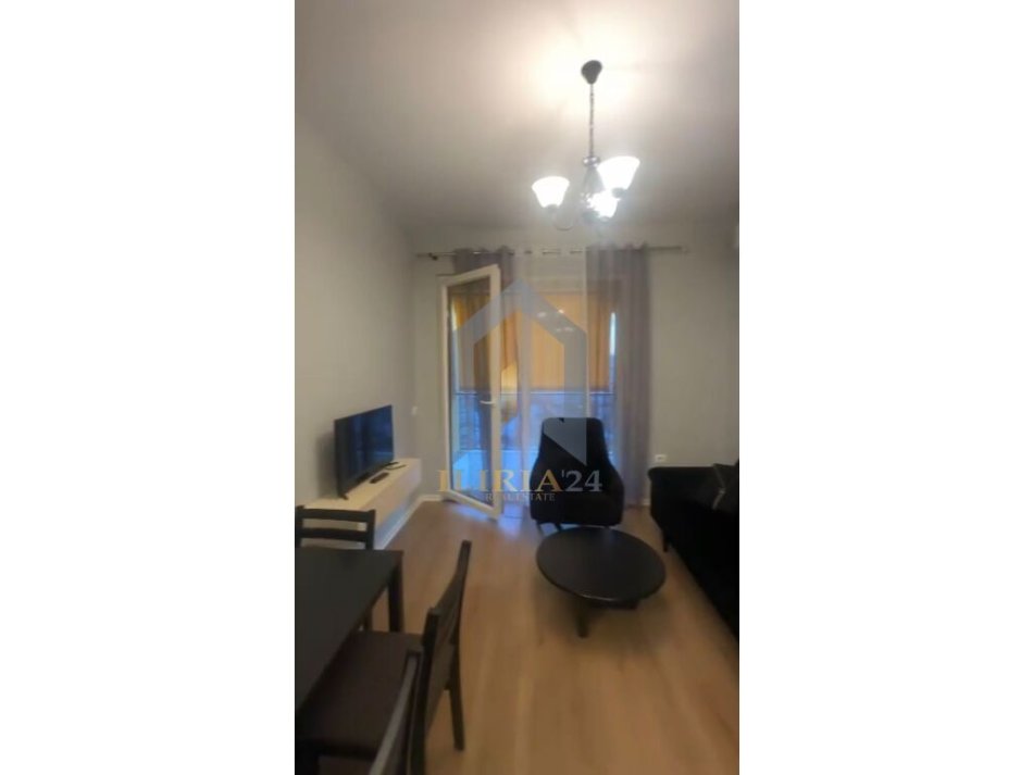 Tirane, jap me qera apartament 1+1+Ballkon Kati 5, 65 m² 400 € (Yzberisht)