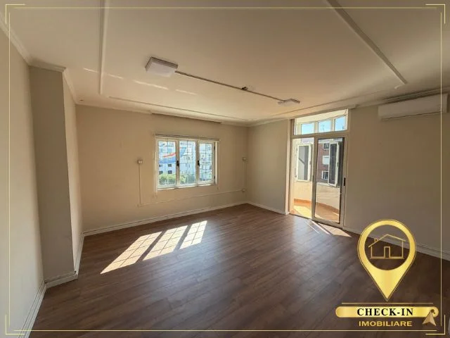 Tirane, jepet me qera zyre Kati 4, 177 m² 1.800 € (Sheshi Wilson)