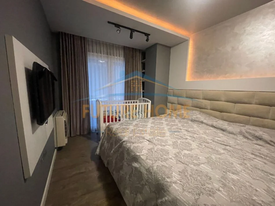 Tirane, shitet apartament 2+1+Ballkon Kati 4, 98 m² 235.000 € (Liqeni Thate)