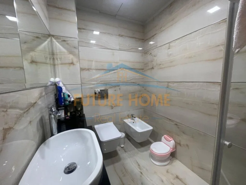Tirane, shitet apartament 2+1+Ballkon Kati 4, 98 m² 235.000 € (Liqeni Thate)