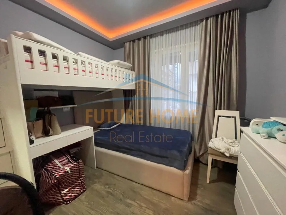 Tirane, shitet apartament 2+1+Ballkon Kati 4, 98 m² 235.000 € (Liqeni Thate)