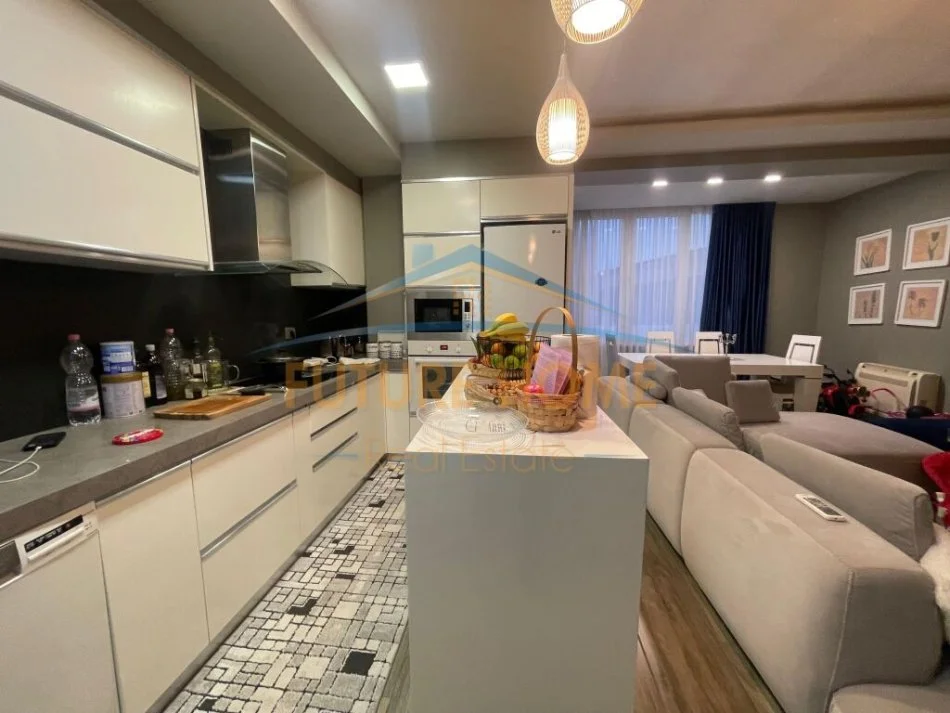 Tirane, shitet apartament 2+1+Ballkon Kati 4, 98 m² 235.000 € (Liqeni Thate)