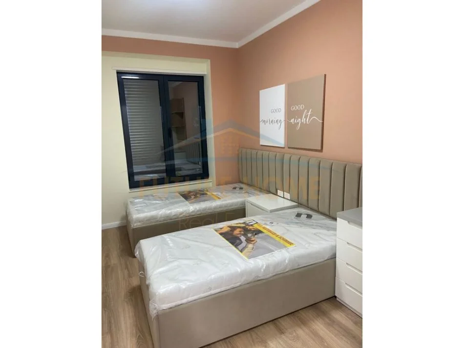 Tirane, jepet me qera apartament 2+1 Kati 4, 94 m² 650 € (Bulevardi i Ri)