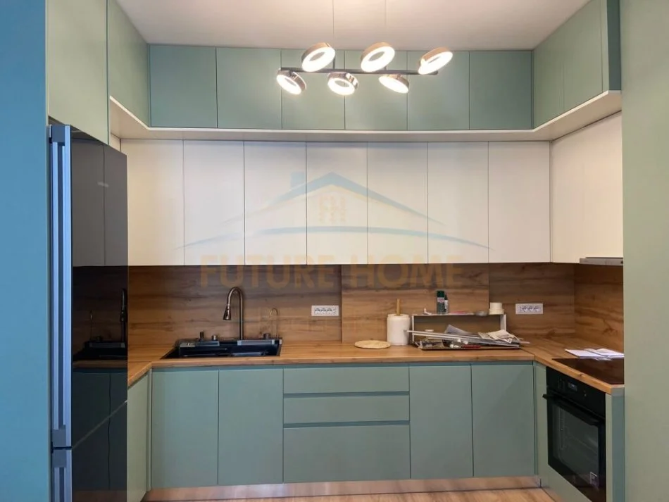 Tirane, jepet me qera apartament 2+1 Kati 4, 94 m² 650 € (Bulevardi i Ri)