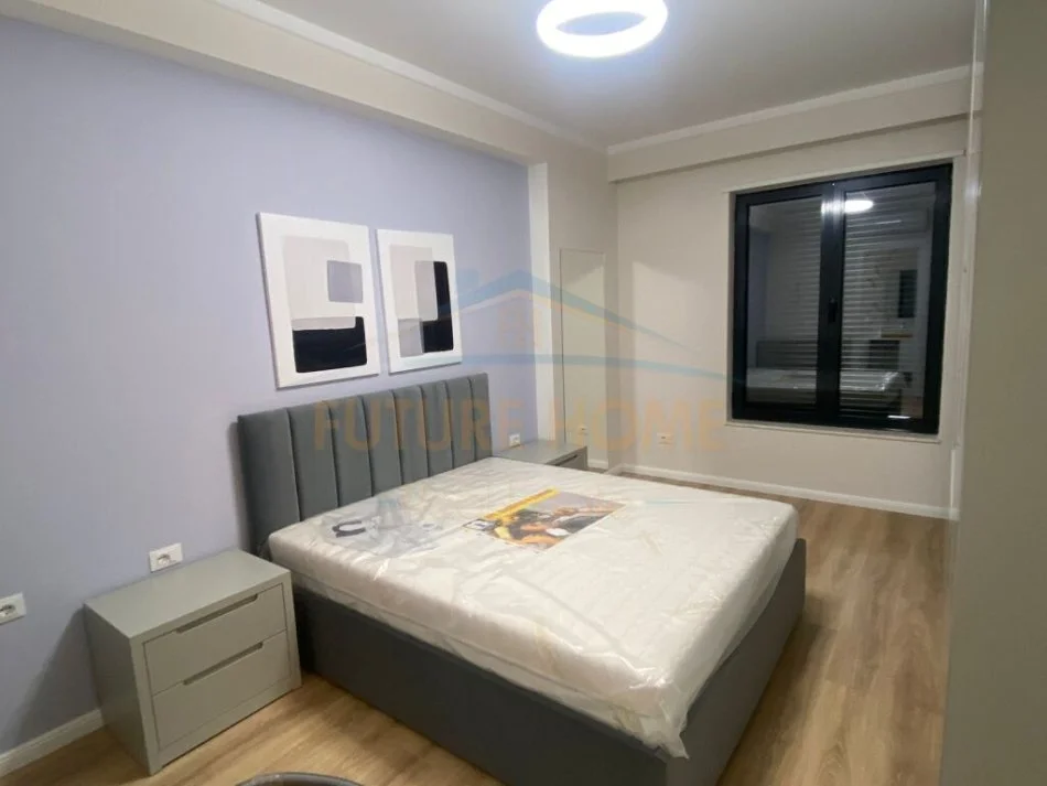 Tirane, jepet me qera apartament 2+1+Ballkon Kati 4, 94 m² 650 € (Bulevardi i Ri)