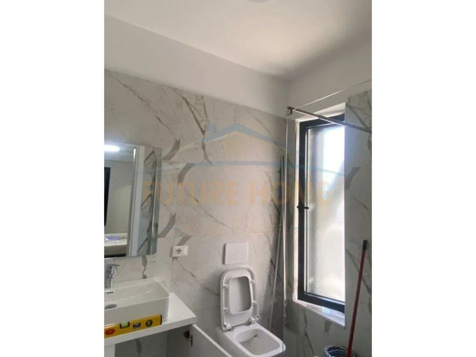 Tirane, jepet me qera apartament 2+1 Kati 4, 94 m² 650 € (Bulevardi i Ri)