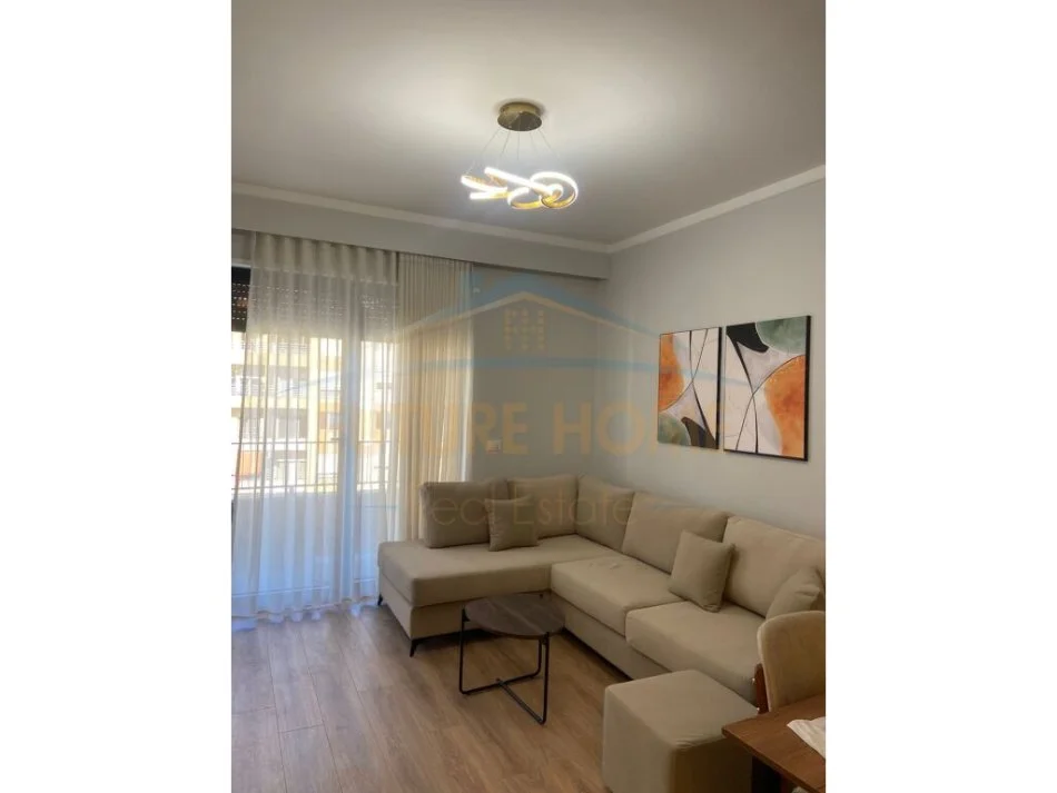 Tirane, jepet me qera apartament 2+1 Kati 4, 94 m² 650 € (Bulevardi i Ri)