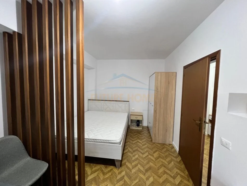 Tirane, jepet me qera garsonier 1+1 Kati 2, 40 m² 550 € (Rr. "Perlat Rexhepi", Bllok)