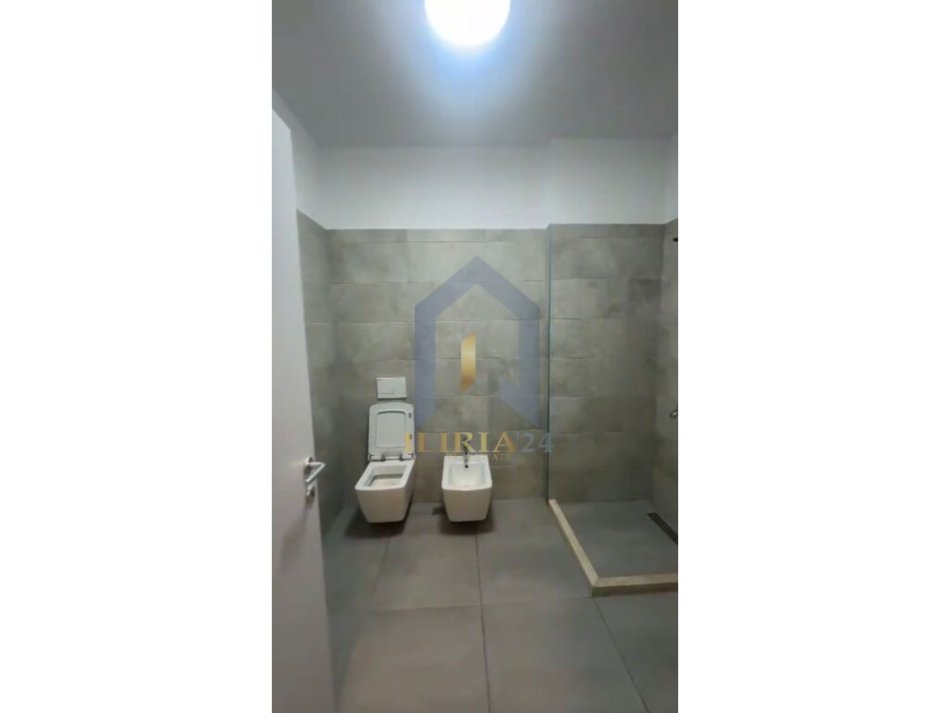 Tirane, jap me qera apartament 1+1+Ballkon Kati 5, 65 m² 400 € (Yzberisht)