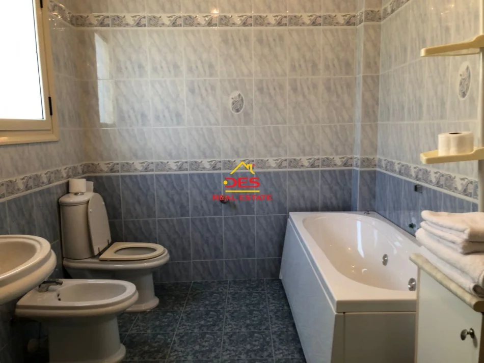 Vlore, jepet me qera shtepi 2+1+Ballkon Kati 2, 110 m² 400 € (Rruga Irfan Shehu)