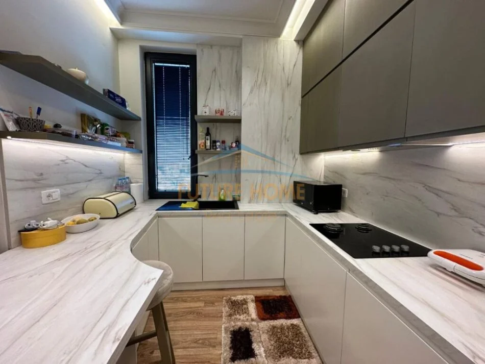 Tirane, jepet me qera apartament 2+1 Kati 11, 126 m² 1.450 € (Rruga e Elbasanit)