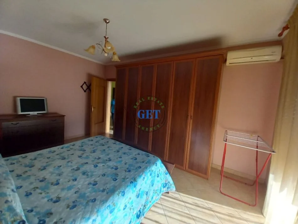 Durres, jepet me qera apartament 3+1 Kati 11, 155 m² 600 € (Qender, Durres)